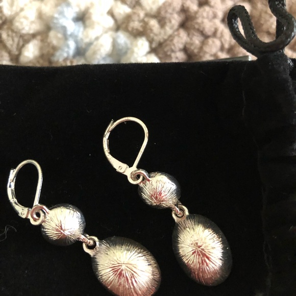 🌺Pierced Dangling Earrings - Picture 2 of 4